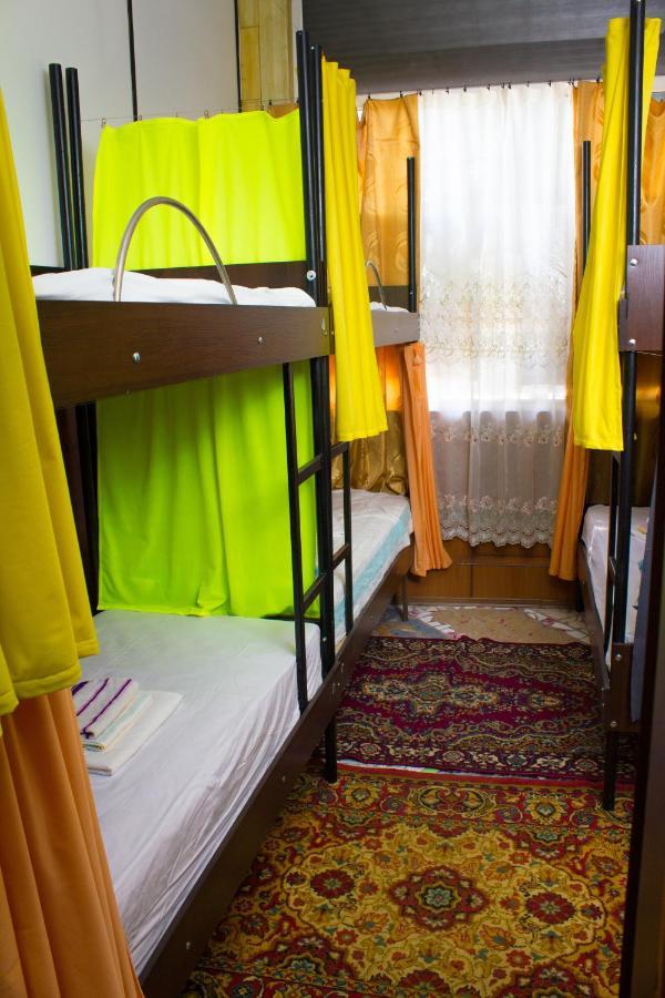 Клуб B55 Hostel Dnjepropetovsk Buitenkant foto