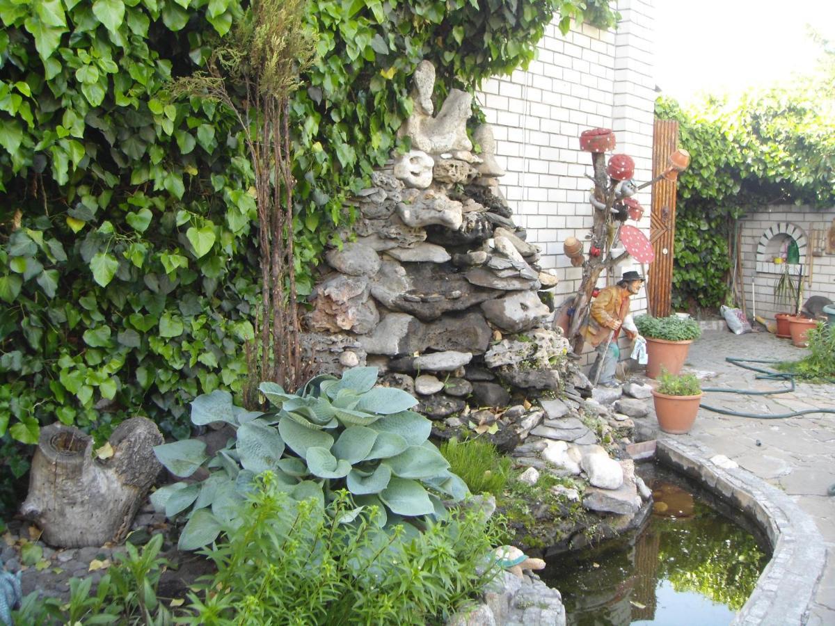 Клуб B55 Hostel Dnjepropetovsk Buitenkant foto