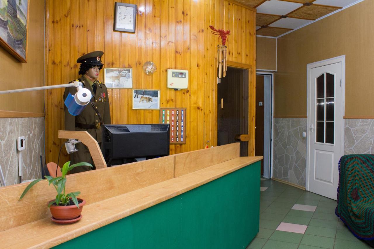 Клуб B55 Hostel Dnjepropetovsk Buitenkant foto